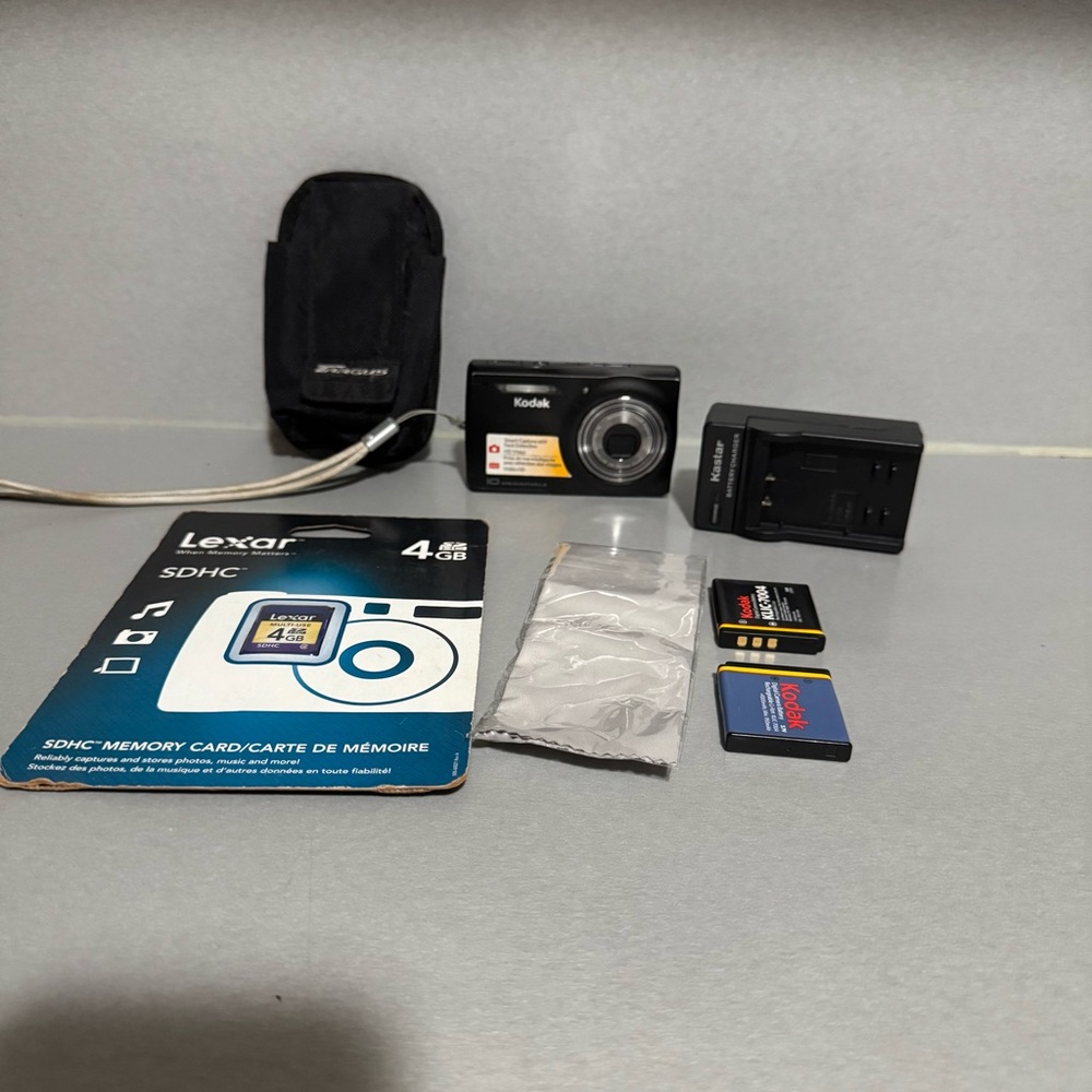 Kodak EasyShare M1033HD Compact Camera Digital Camera